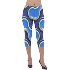 Pattern Curve Design Seamless Lightweight Velour Capri Leggings  by Sapixe