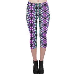 Geometric Patterns Triangle Seamless Capri Leggings  by Pakrebo