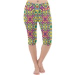 Triangle Mosaic Pattern Repeating Lightweight Velour Cropped Yoga Leggings