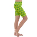 Gerbera Daisy Vector Tile Pattern Kids  Lightweight Velour Cropped Yoga Leggings View3